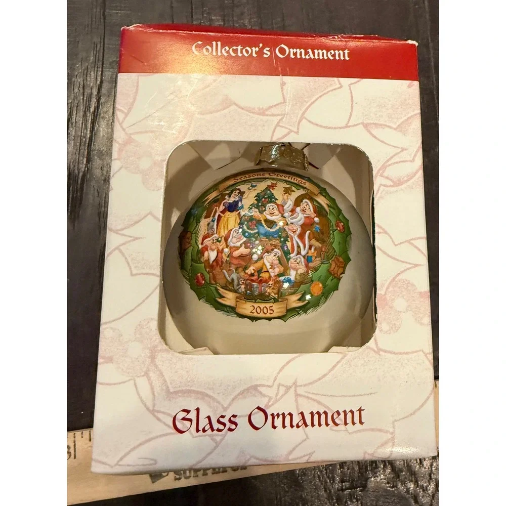Disney Ornament Snow White Seven Dwarfs 2005 Glass Christmas Through The Years